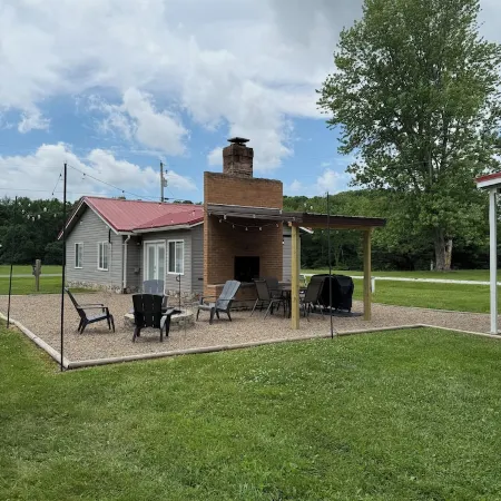 Atwood Lake family home. Pet friendly!