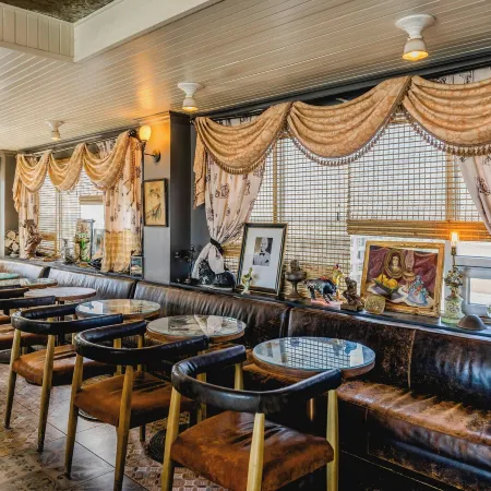 Pontchartrain Hotel St. Charles Avenue Отели рядом с достопримечательностью «Тулейнский университет»