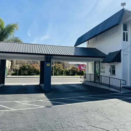Travelodge by Wyndham Fresno Convention Center Area