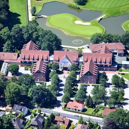 Steigenberger Hotel Treudelberg Hamburg Отели рядом с достопримечательностью «Станция метро "Берне"»