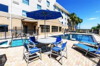 Holiday Inn Express & Suites LAREDO-EVENT CENTER AREA by IHG - Airport Shuttle