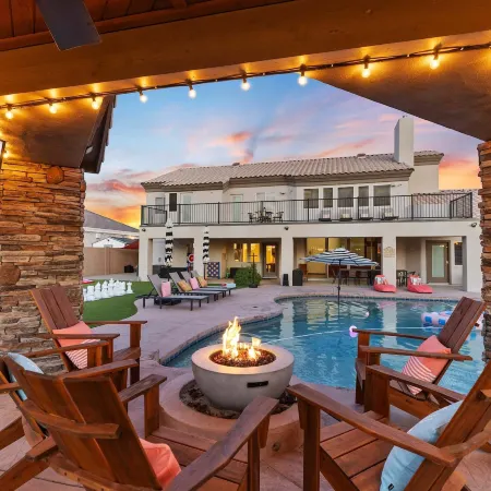 Luxury 6BR Retreat - Pool BBQ Theater and Games