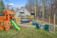 Poconos Waterfront Retreat Kayaks Hot Tub - 4-Star