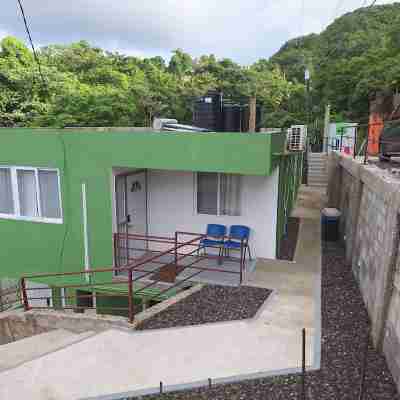 Ackee Green Rental - 2 bedrooms/5 mins from Beach/Shopping Malls/Street Party Hotel Exterior