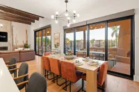 The Good Life Oasis Luxury 5BR Home Sleeps 16 - Bungalows