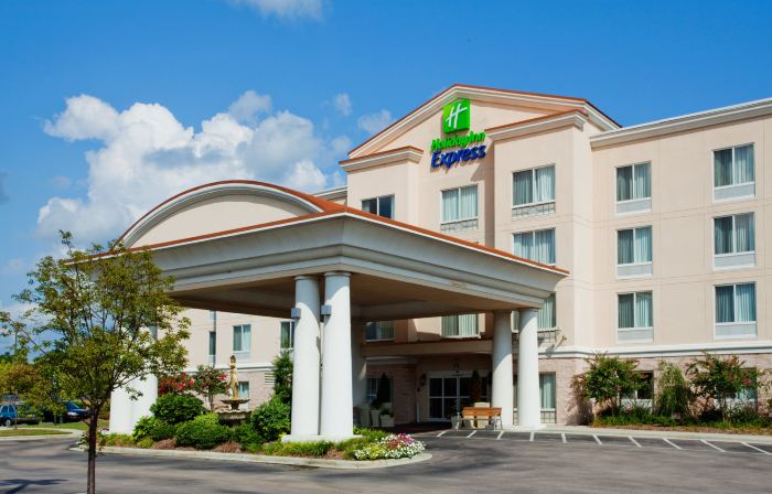 Holiday Inn Express & Suites CONCORD by IHG