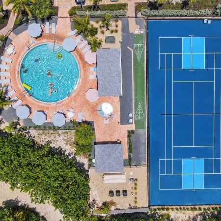 Lighthouse Resort & Club