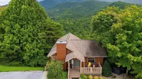 Dancing Bear by Avantstay Cozy Cabin + Jacuzzi + Decks Arcade + Mountain Views Near Park - Wifi