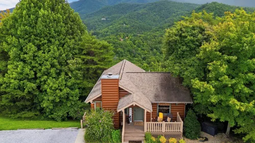 Dancing Bear by Avantstay Cozy Cabin + Jacuzzi + Decks Arcade + Mountain Views Near Park - Wifi