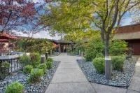 Best Western Sunridge Inn  Conference Center - Pet friendly