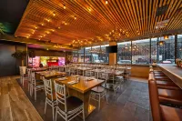 Hotel Montreal Metropolitan, an Ascend Collection Hotel - С баром