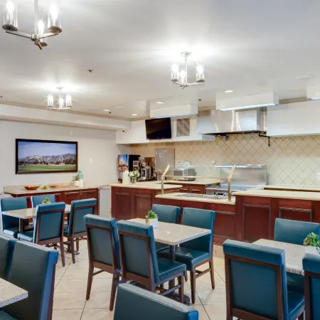 Ayres Hotel Corona – Riverside