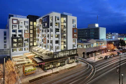 Moxy Denver Cherry Creek - Dağ Manzaralı