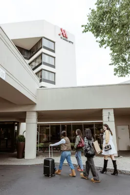 Boston Marriott Peabody - parking