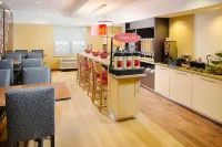 曼徹斯特波士頓地區機場TownePlace Suites飯店 - 早餐