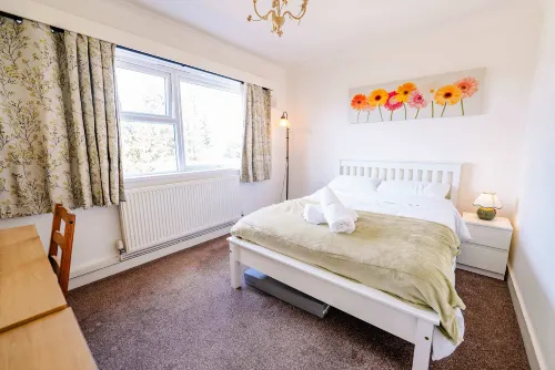 Cozy 2-Bed, 1-Bath with Free Parking, Close to Roath Park - 4-Star