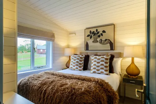 The Paddock Lodge with Hot Tub - Bathtub