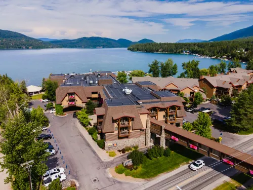 Lodge at Whitefish Lake - Homestays