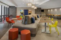 Home2 Suites des Moines at Drake University - ジム