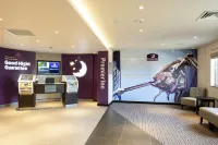 Premier Inn Woking Town Centre - Park Yeri