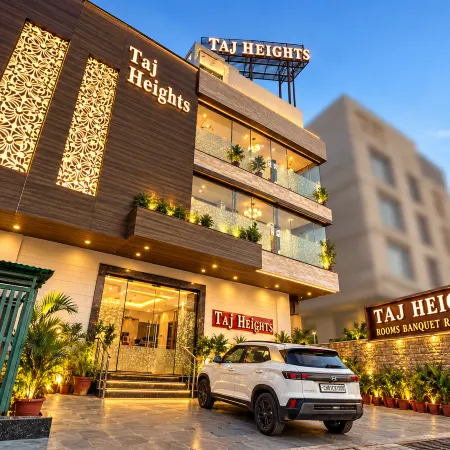 Hotel Taj Heights