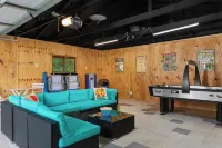 Applewood Lodge: Private A-Frame with Hot Tub Near Saugatuck & Lake Michigan - 3-Star