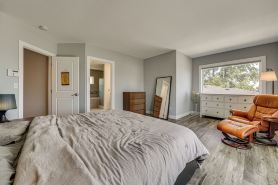 Panoramic Views! Hilltop Haven in Seattle