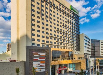 Holiday Inn & Suites Makati, an IHG Hotel