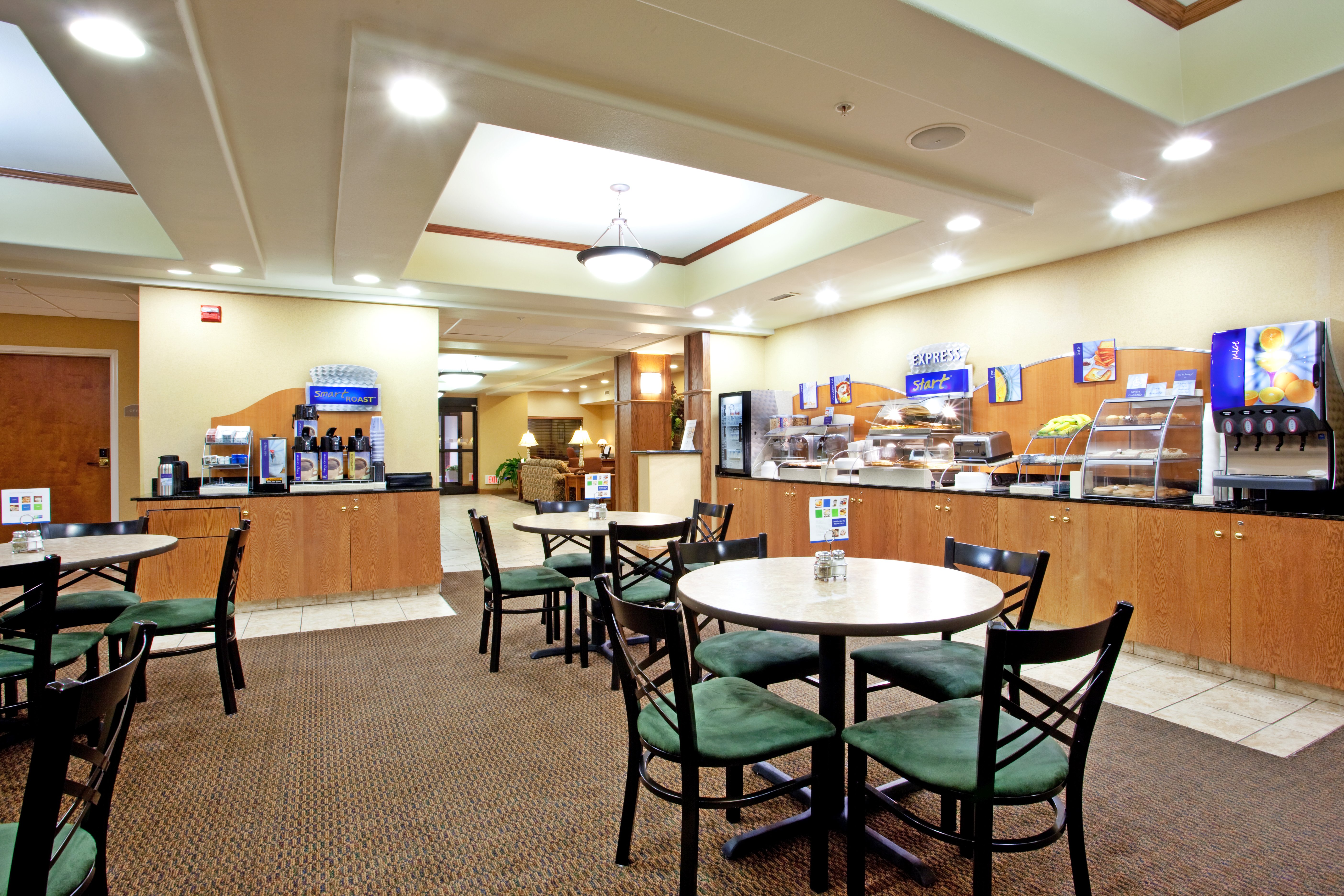 Holiday Inn Express Hotel & Suites Claypool Hill -Richlands Area, an Ihg Hotel