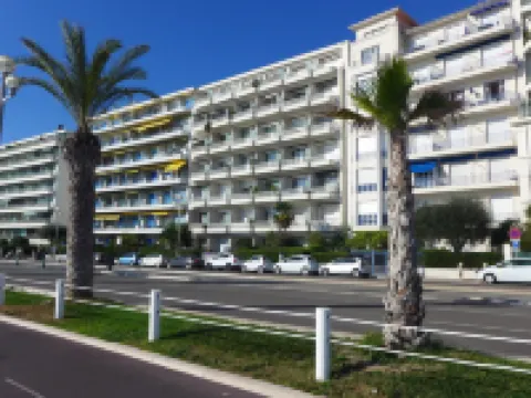 La Floride Promenade des Anglais โรงแรมในฟาบรอน