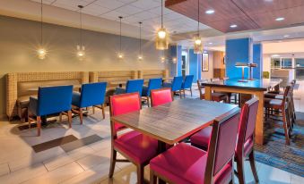 Holiday Inn Express & Suites Effingham