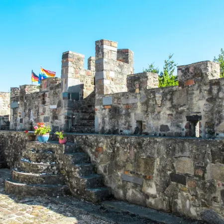 Les Lutins Отели в г. Ком