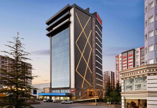 1. 라마다 바이 윈..