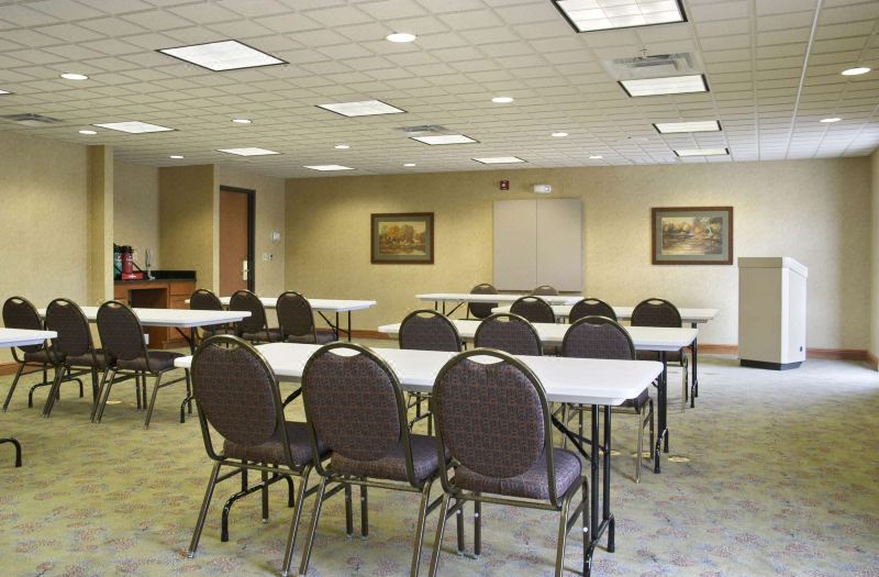 Wingate by Wyndham Bentonville Airport photo 4