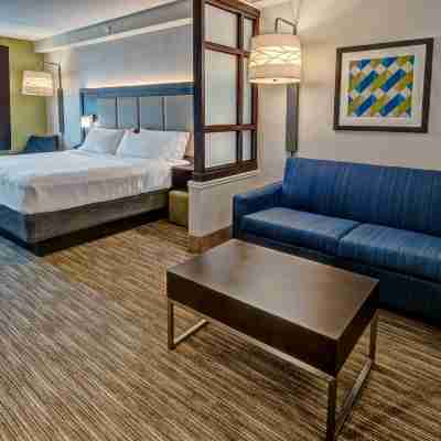 Holiday Inn Express & Suites JACKSON NORTHEAST by IHG Rooms