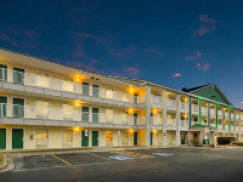 HomeTowne Studios Denver - Glendale/ Cherry Creek Hotels in Glendale