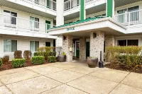 HomeTowne Studios Tacoma - Puyallup Hotels in Milton