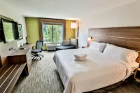 Holiday Inn Express & Suites Dickson Hotels in Dickson