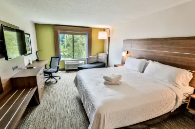 Holiday Inn Express & Suites Dickson Hotels in Dickson