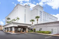 Holiday Inn & Suites Across From Universal Orlando Các khách sạn gần Orlando Museum of Art