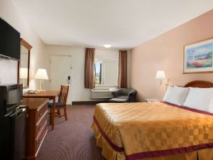 Travelodge by Wyndham Bakersfield