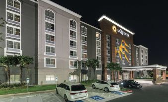 La Quinta Inn & Suites by Wyndham San Antonio Downtown