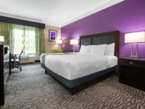 La Quinta Inn & Suites by Wyndham Pearland - Houston South Hotels in Pearland
