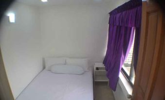 City Room w/ Queen Bed @ Town 6