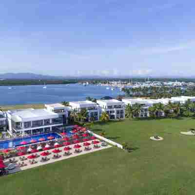 Hilton Fiji Beach Resort and Spa Hotel Exterior