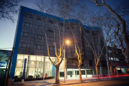 Regency Way Montevideo Hotel Отели в г. Монтевидео