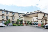 Quality Inn & Suites Detroit Metro Airport Hotel a Huron Charter Township