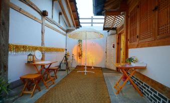 Jeonju Hanok Maeul Sarang Namu Hanok Pension
