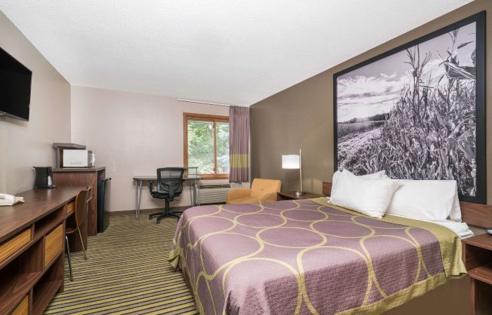 Super 8 by Wyndham St. Cloud
