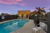 Quality Inn Redding Near I-5 - プール